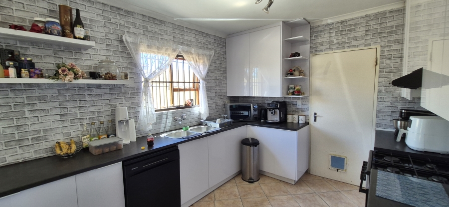 2 Bedroom Property for Sale in Parklands Western Cape